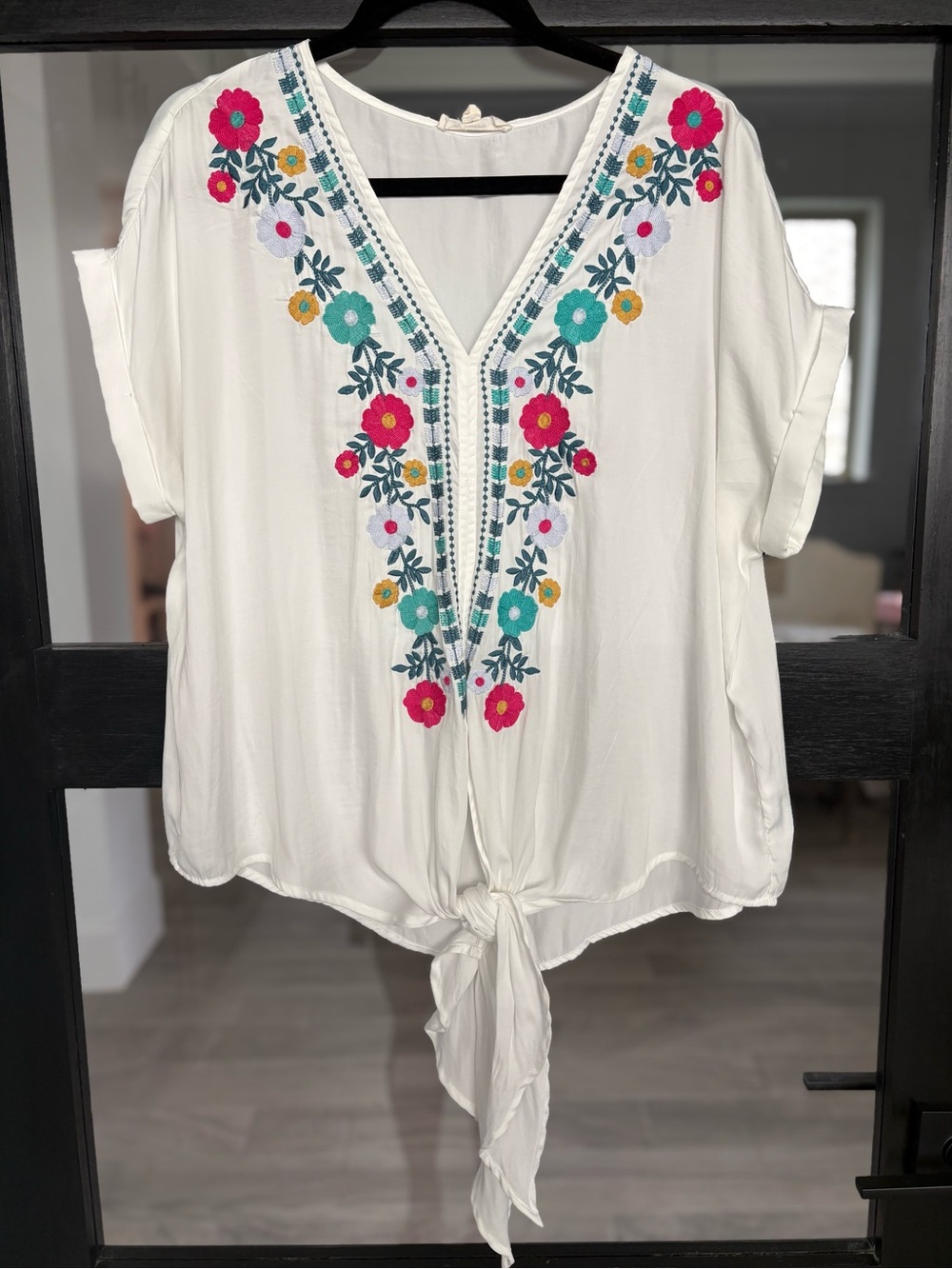 Entro White Embroidered Floral Tie Front Boho Blouse Top Coastal Summer - M
